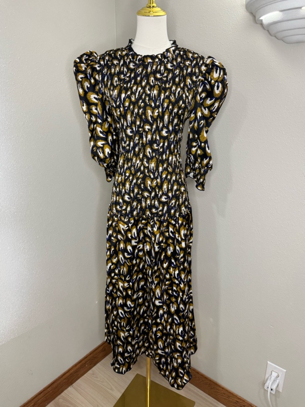 Little Mistress London Smocked Midi Dress Size 10 NWT Puff Sleeve Printed